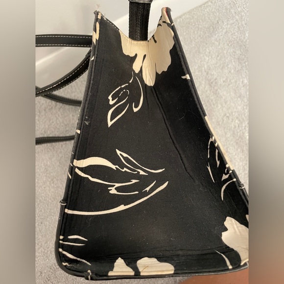 Adorable Black and White Floral Handbag